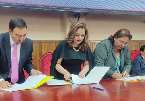 TED Chuquisaca firma convenio con la carrera de Administración de Empresas de la USFX