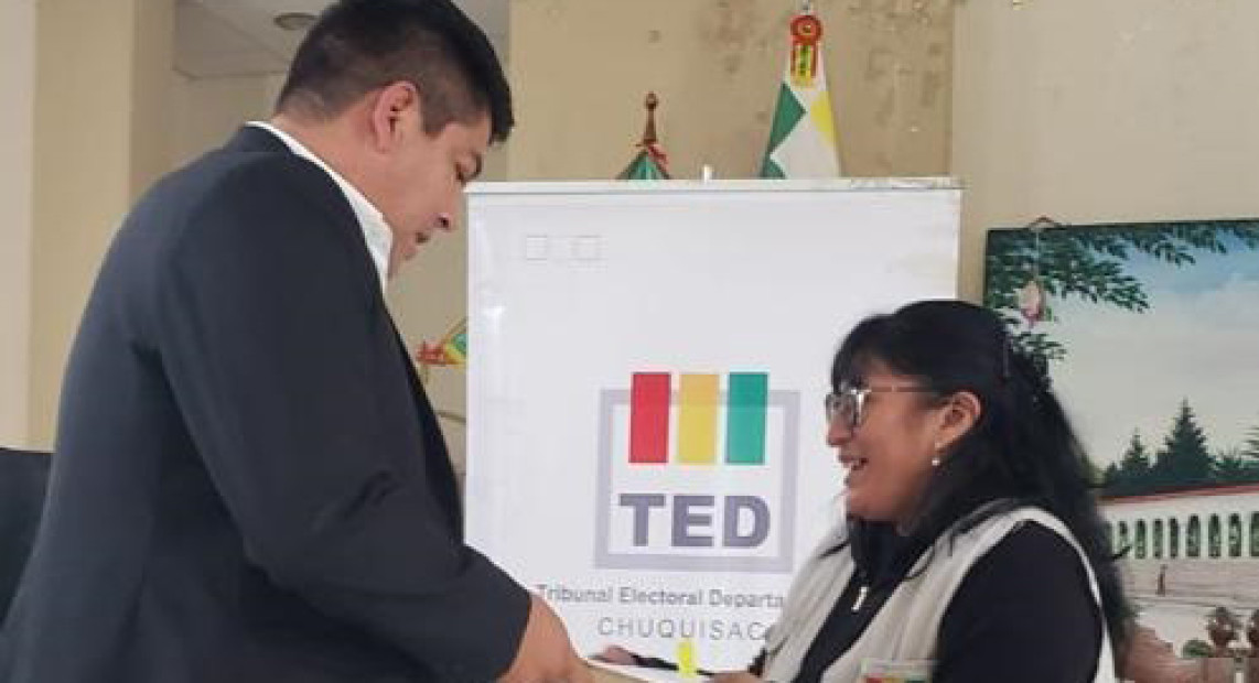 TED CHUQ GB. EST. CREDENC 01