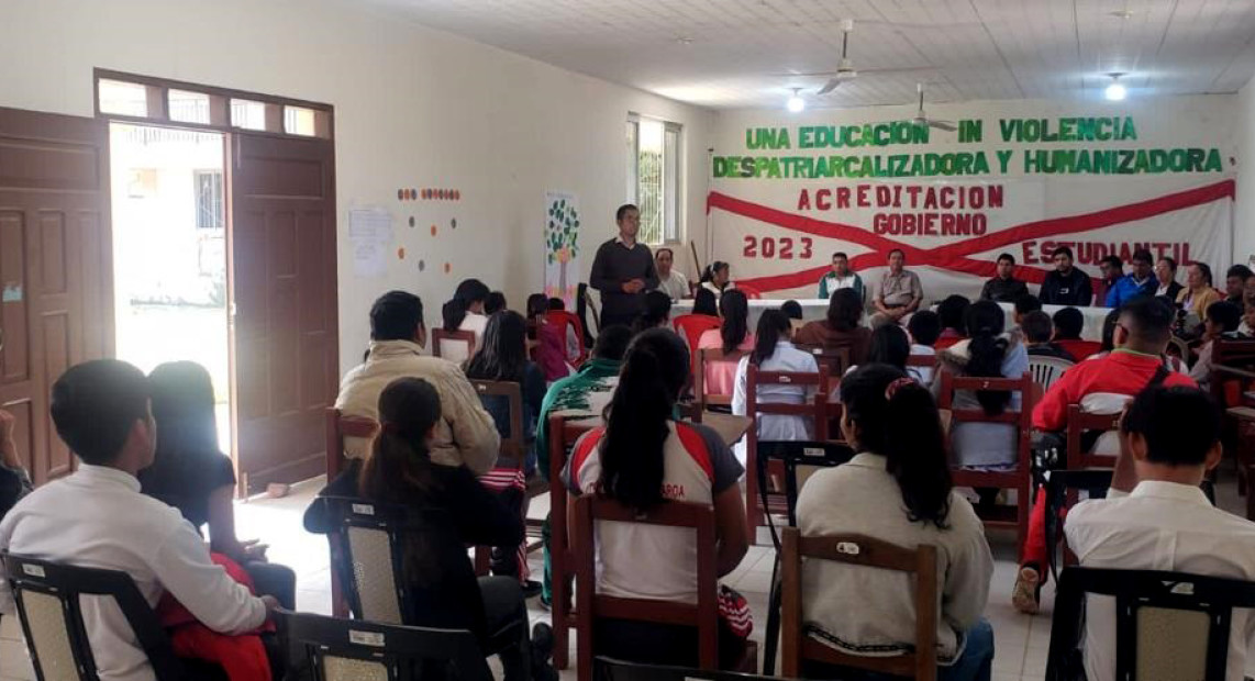 TED CHUQ GB. EST. CREDENC 015