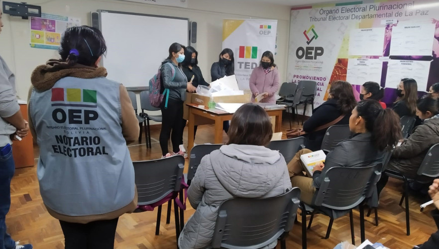 TED La Paz clausura primer curso de aspirantes a notarios electorales con 185 participantes