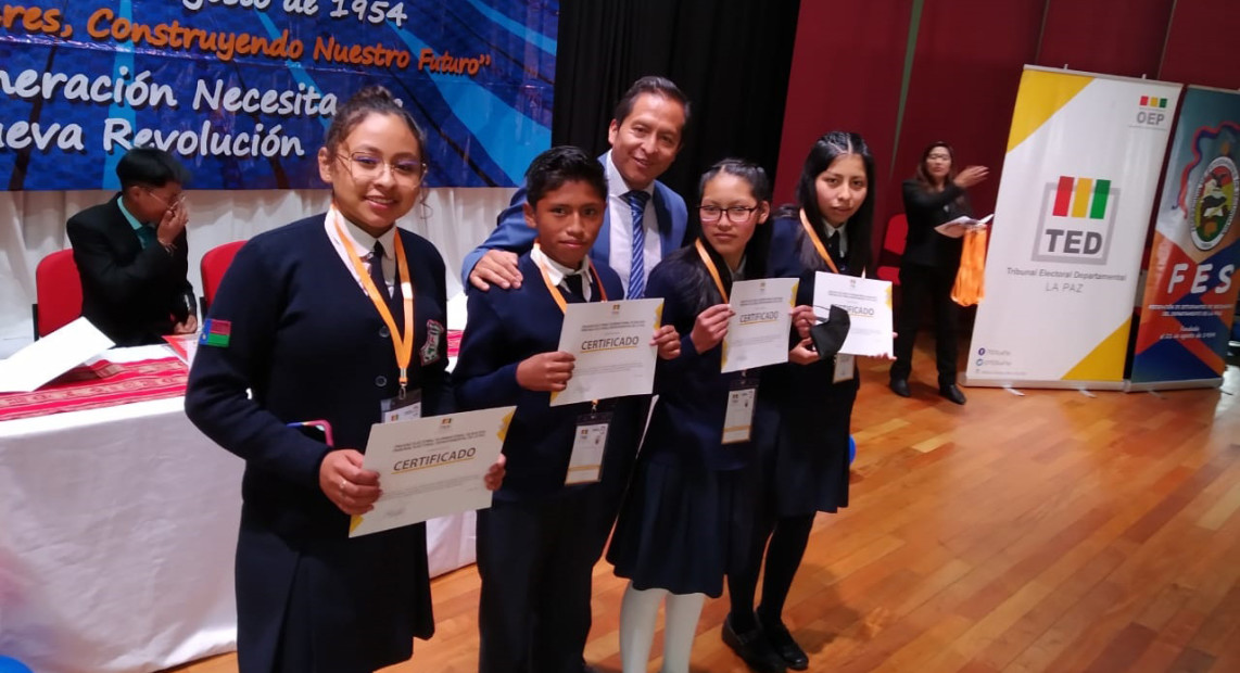 TED LPZ CREDENCIALES ESTUDIANTES 07