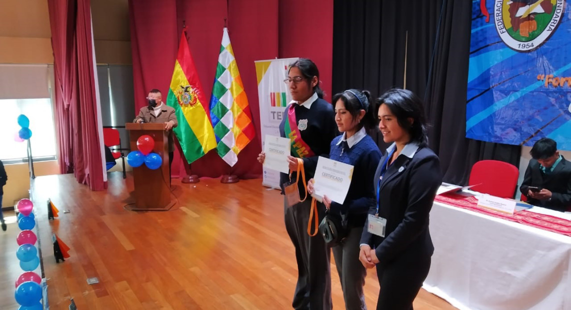 TED LPZ CREDENCIALES ESTUDIANTES 10