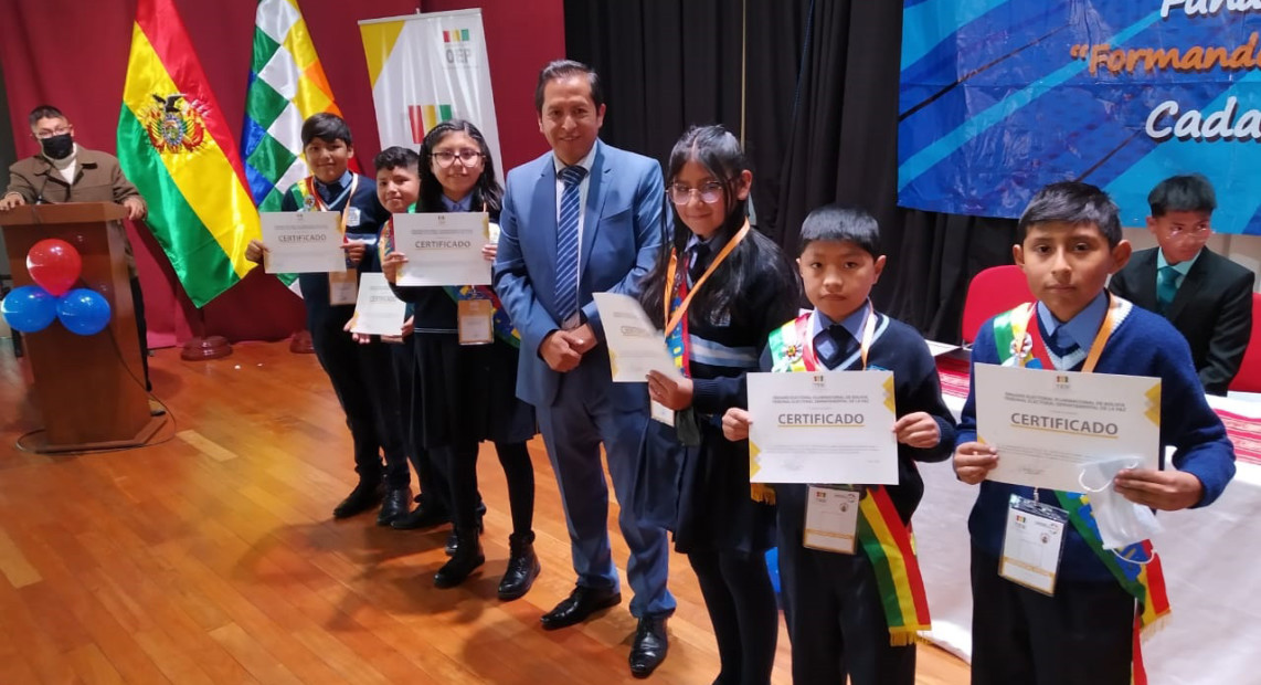 TED LPZ CREDENCIALES ESTUDIANTES 13