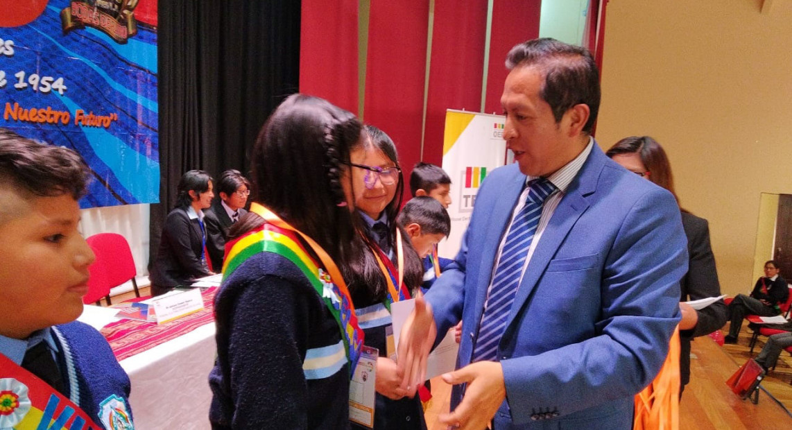 TED LPZ CREDENCIALES ESTUDIANTES 15