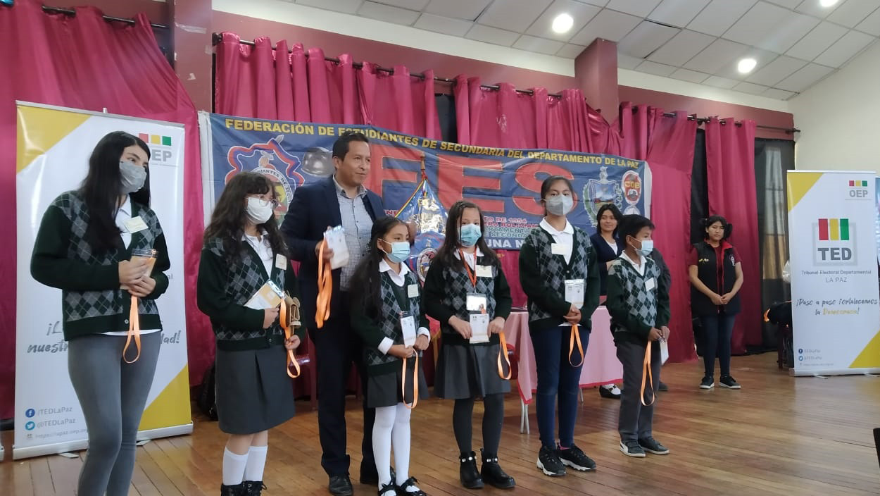 TED LPZ ENTREGA DE CREDENCIALES 04