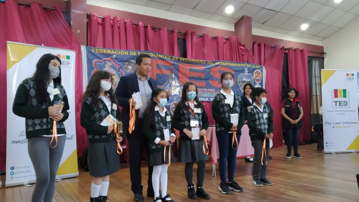 TED LPZ ENTREGA DE CREDENCIALES 04