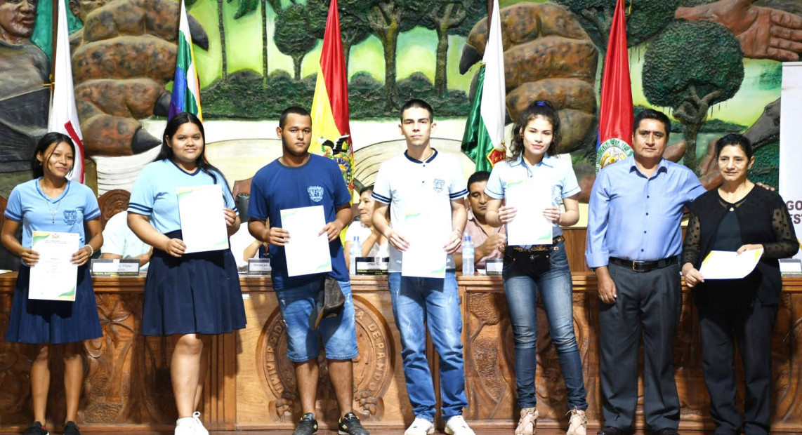 TED PANDO ENT CREDENC 01