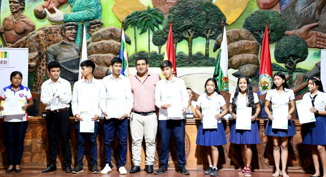 TED PANDO ENT CREDENC 06