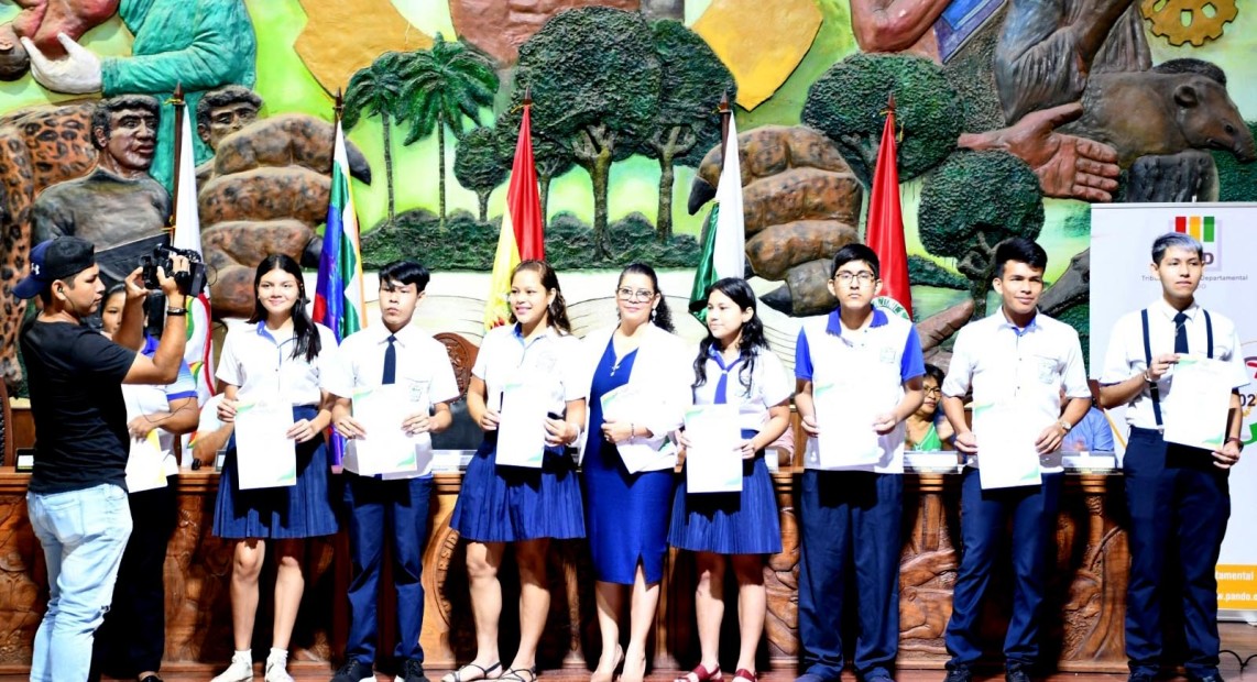 TED PANDO ENT CREDENC 08