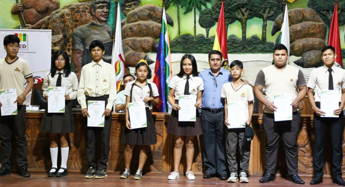 TED PANDO ENT CREDENC 18