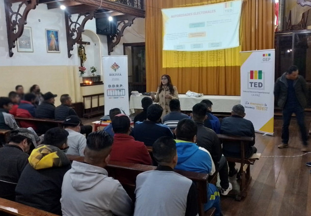 TED La Paz capacita a privados de libertad de San Pedro para elegir a su nuevo Consejo de Delegados