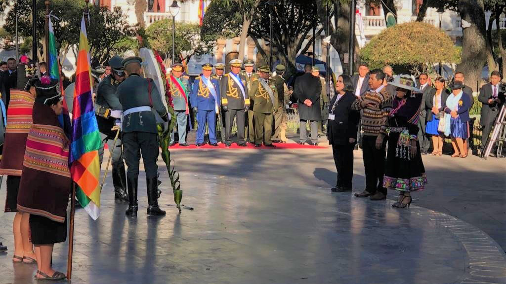 TSE RINDE HOMENAJE 6 DE AGOSTO 01