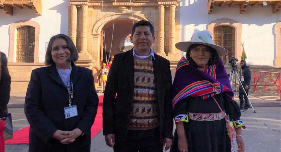 TSE RINDE HOMENAJE 6 DE AGOSTO 04