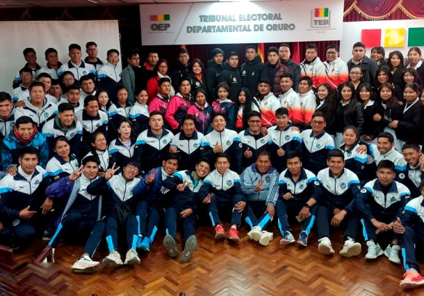 TED Oruro capacita a 244 futuros maestros sobre democracia intercultural