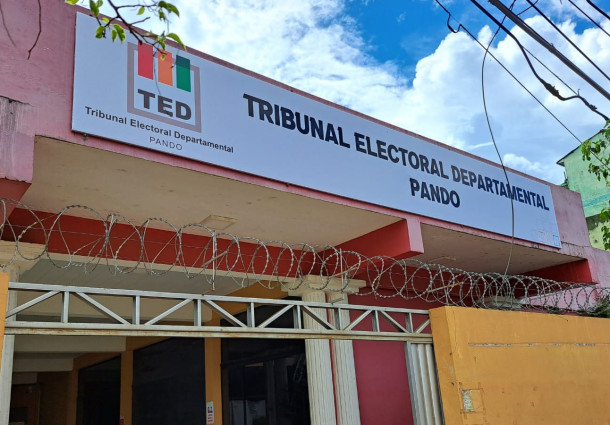 El TED Pando autoriza y entrega formato de libros para la revocatoria de mandato del Alcalde de Santa Rosa