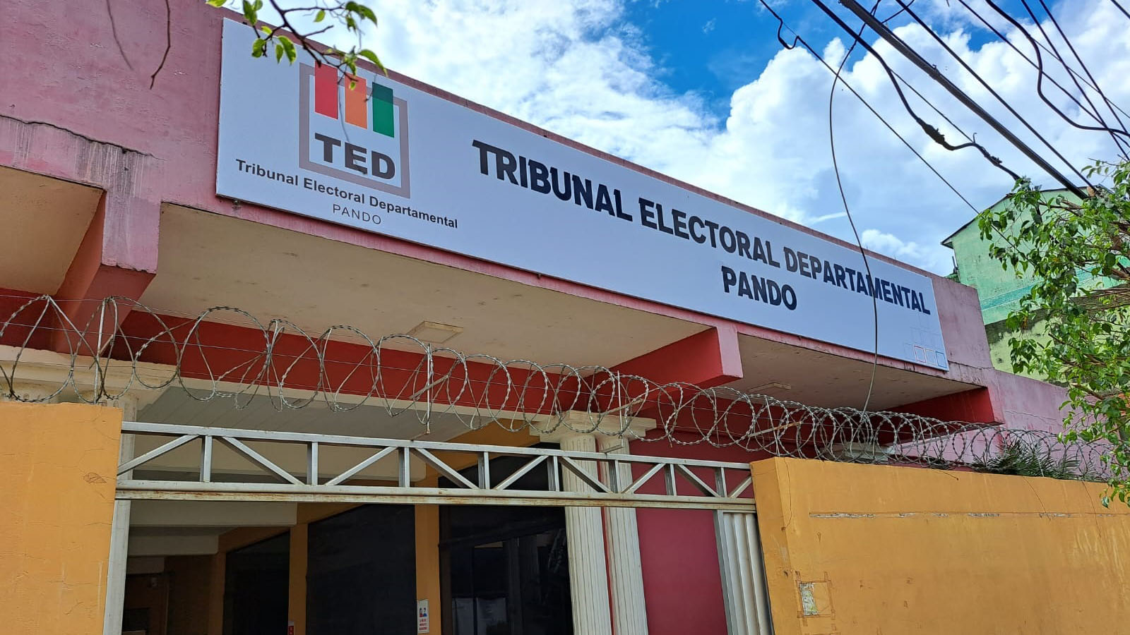 FRONTIS DEL TED PANDO