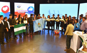 Finalistas de la Olimpiada de la Democracia Intercultural se constituyen en promotores de los principios democráticos y civiles