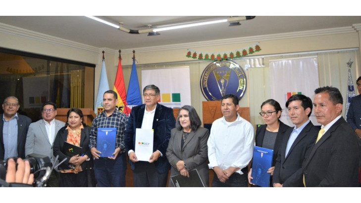 Autoridades TSE y UMSS