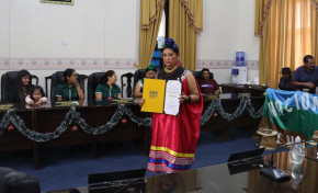 El TED Chuquisaca entrega credencial a la asambleísta departamental de la nación Guaraní