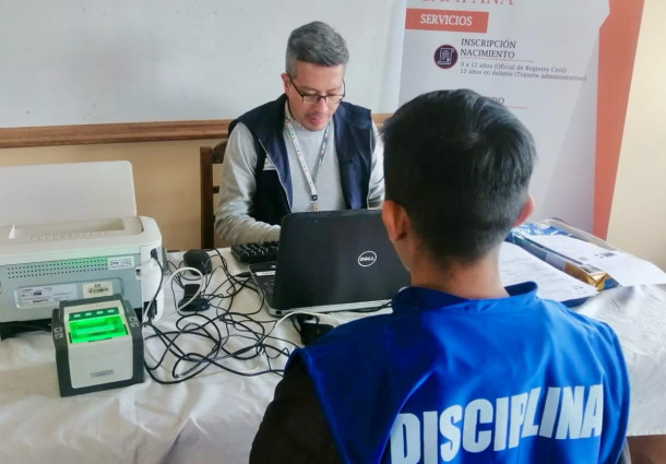 TSE a través del Serecí entrega certificados de nacimiento a jóvenes del centro de rehabilitación de Qalauma