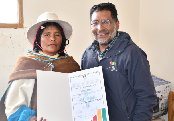 Autoridades originarias de Uru Chipaya reciben credencial para integrar la instancia legislativa