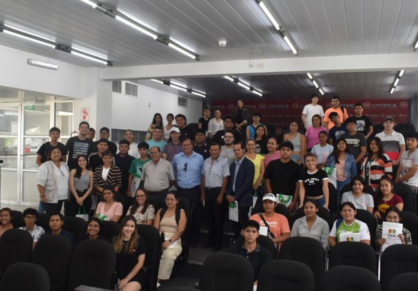 TED Santa Cruz: universitarios participan en el taller sobre el ejercicio de la función electoral y la estructura del OEP