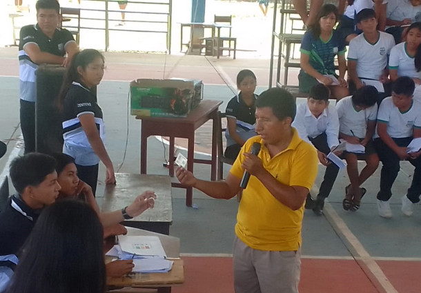 Jurados estudiantiles de la provincia San Andrés se capacitan para administrar el procedimiento de votación