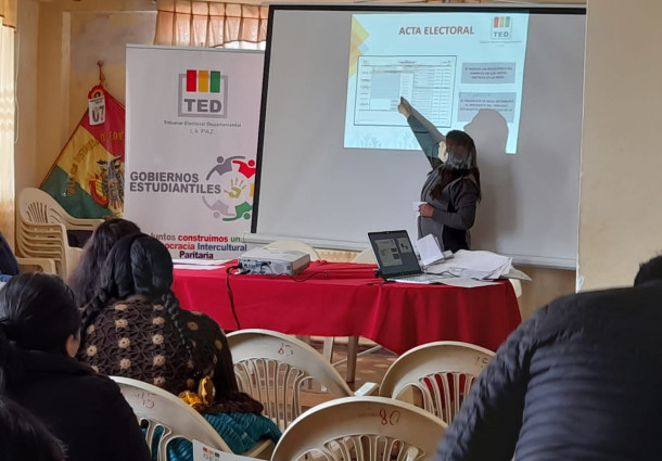 El TED La Paz capacita a docentes y estudiantes de unidades educativas rurales para la Elección de Gobiernos Estudiantiles