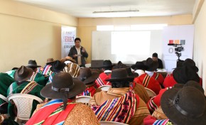 Una treintena de autoridades de Challapata recibe socialización en democracia intercultural