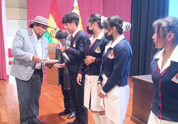 TED La Paz acompaña la posesión y acreditación de gobiernos estudiantiles 2024