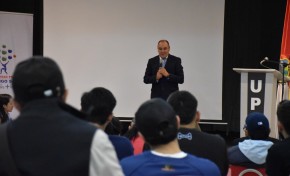 El TED Tarija realiza conversatorio sobre democracia intercultural y paritaria con estudiantes de la Universidad Privada Domingo Savio
