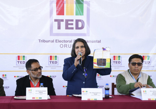 TSE en Oruro premia a estudiantes del colegio Ferroviaria, ganadores del Primer Concurso de Historieta, Cómics y Viñetas