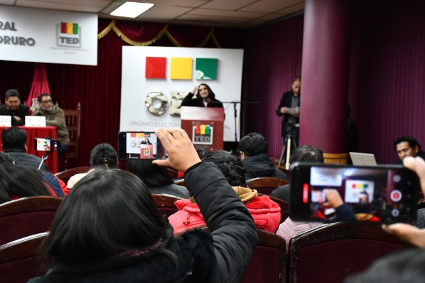 ORURO_SOCIALIZACIONPADRON_02