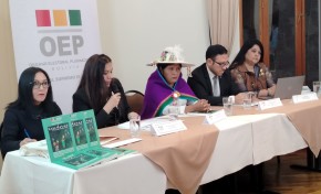 El TSE presenta en Sucre la quinta edición de la revista Tejedoras