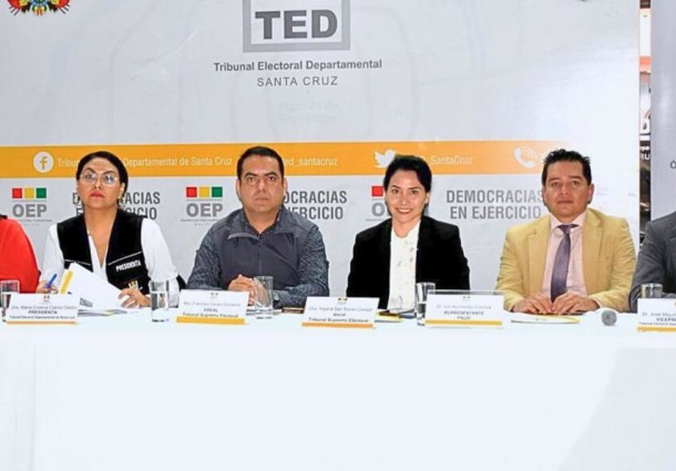 TED Santa Cruz impulsa diálogo departamental para frenar la desinformación electoral