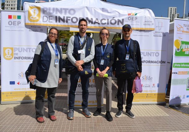 El Sifde promueve el voto informado en la Feria de la Democracia en La Paz