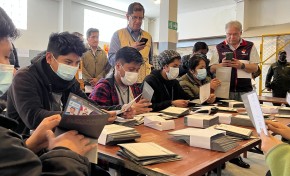 TED La Paz socializa el proceso de armado de maletas electorales ante observadores y delegados de organizaciones políticas