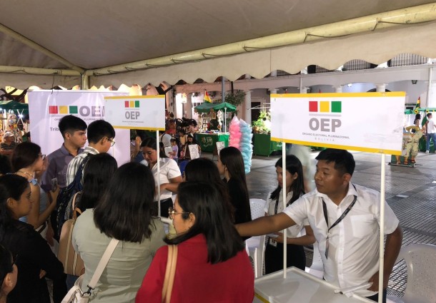 TED Santa Cruz promueve el voto informado en la Feria de la Democracia