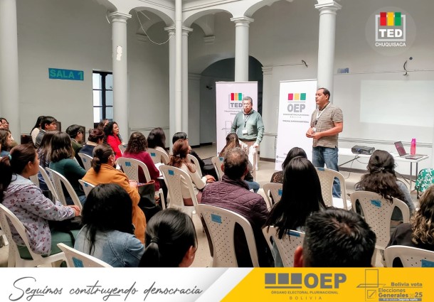 Sifde Chuquisaca capacita a notarios electorales de las circunscripciones 1 y 2