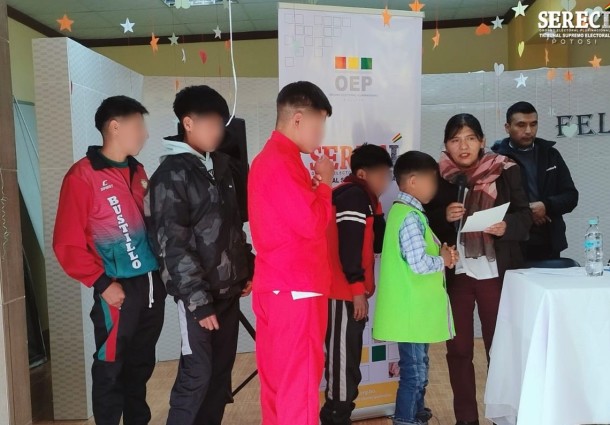 Serecí Potosí entrega certificados de nacimiento gratuitos a niñas, niños y personas con discapacidad en el municipio de Uncía