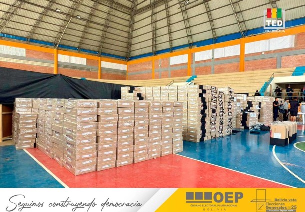 TED Chuquisaca concluye el armado de 1.815 maletas electorales para la segunda vuelta electoral