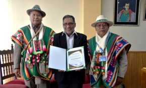 Jacha Karangas distingue al presidente del TED Oruro por su compromiso con la democracia