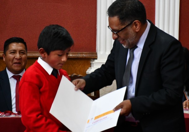 TED Oruro entrega credenciales al nuevo Comité Municipal de Niñas, Niños y Adolescentes