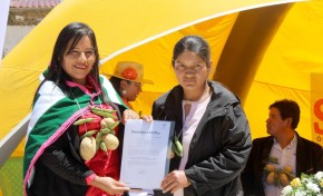 Potosí: vocal del TSE entrega certificados de nacimiento gratuitos y posesiona a la primera oficial de registro civil