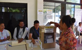 TED Santa Cruz supervisa elección de autoridades en cooperativa de servicio de agua potable en Montero Hoyos